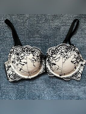 Victoria's Secret Black & Cream Lace Underwire Bra
